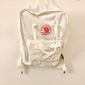 White Fjallraven Kanken